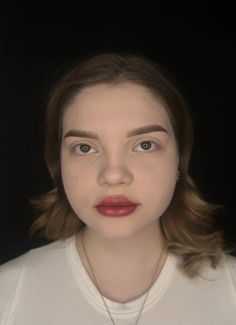 Брови и губы — после